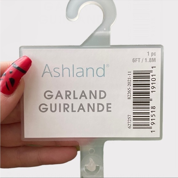 ASHLAND | Spring White Rose Foliage Garland - Picture 4 of 4